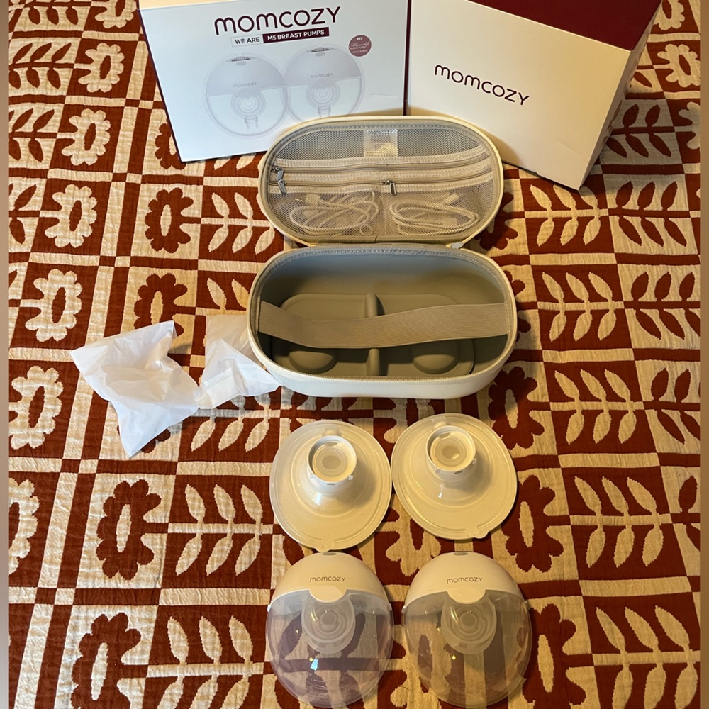 Momcozy Double Electric Breast Pump in Gray - Picture 3 of 5